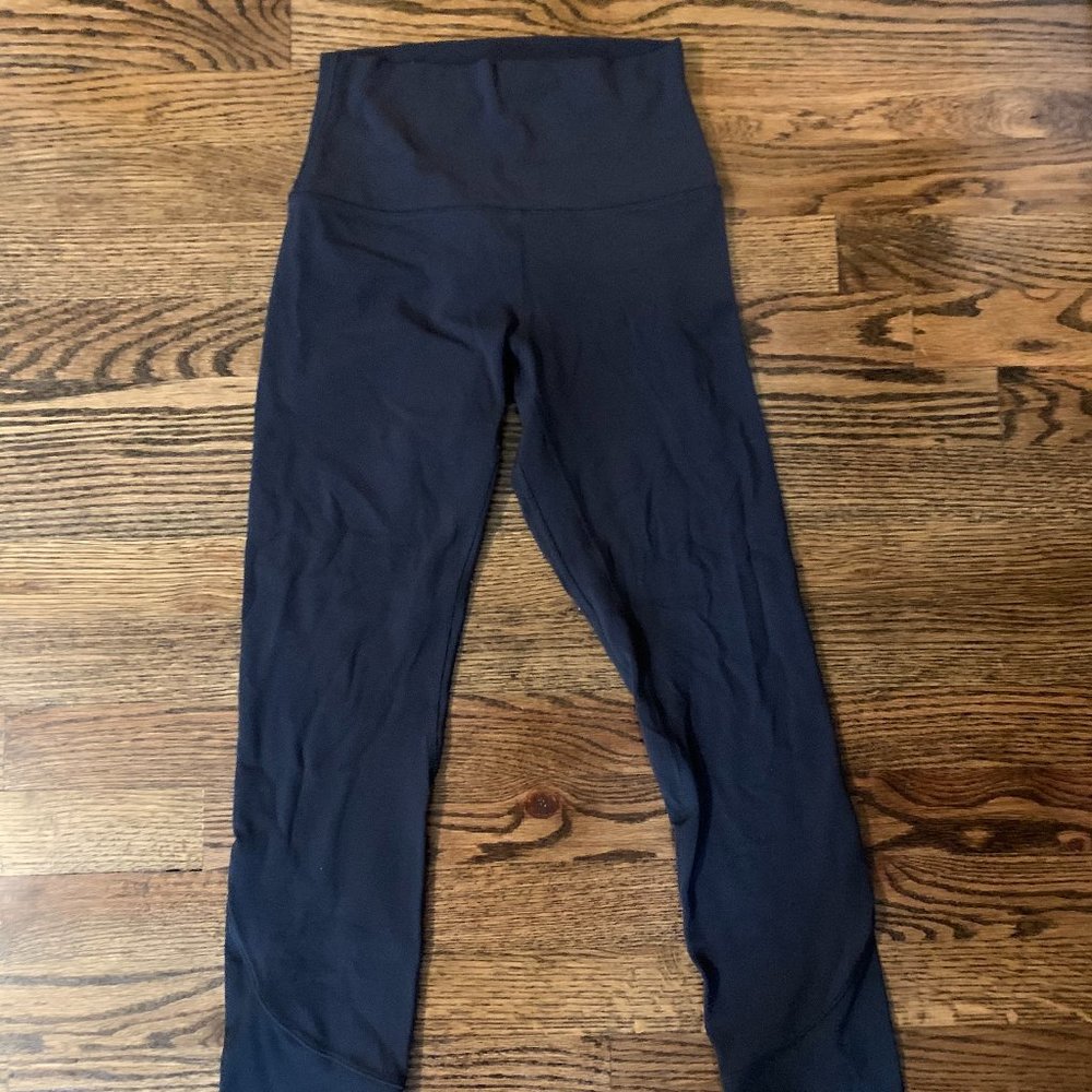 Black Align (Scalloped)